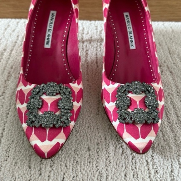 LIMITED EDITION! Manolo Blahnik Hangisi “Decade of Love” Heels